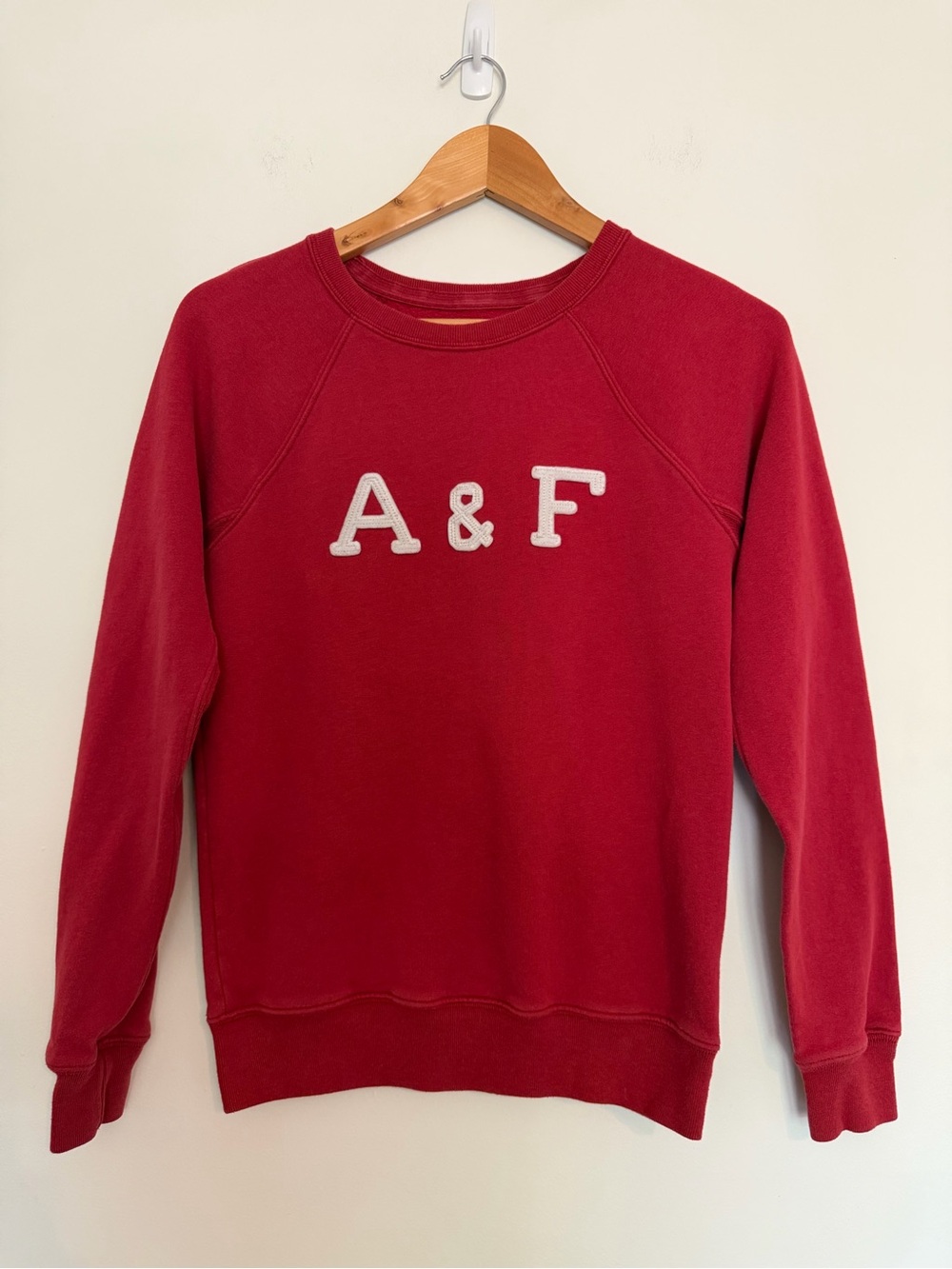 Abercrombie & Fitch Early 2000’s Women’s Red Crewneck with White A & F Size Smal